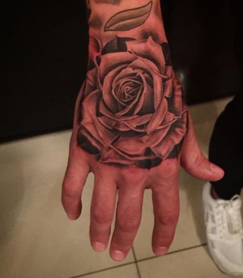 Hand Tattoo Writing, Hand Flower Tattoos, Rose Hand Tattoo Men, Hand Tattoos Rose, Chris Tattoo, Tattoo Wings, Rose Tat, Simple Hand Tattoos, Tatuagem Masculina Pequena