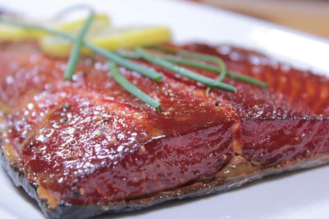 Who doesn't love maple glazed smoked salmon? Alright, maybe there are a few people around who don't but, I haven't met too many folks who wouldn't tear into some home smoked salmon hot Smoked Salmon Recipes, Traeger Recipes, Smoked Meat Recipes, Smoked Fish, How To Cook Fish, Smoker Recipes, Smoked Food Recipes, Cured Meats, Bbq Recipes