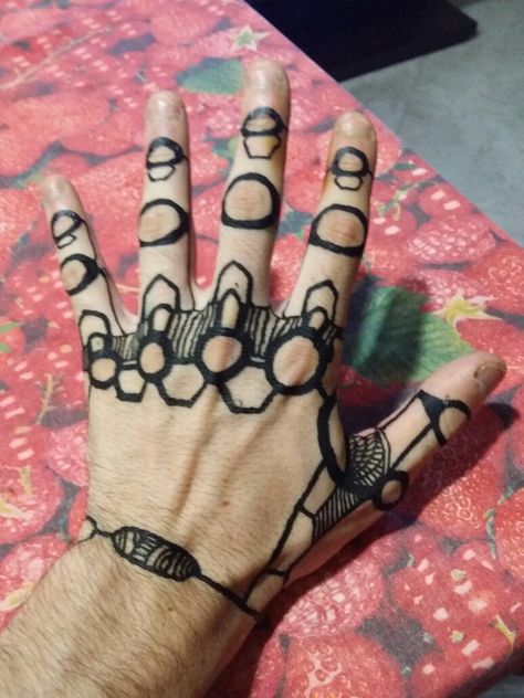 Black henna tattoo robot hand Black Henna Tattoo, Mandala Tattoo Sleeve Women, Small White Tattoos, Inspirational Wrist Tattoos, Tiny Tattoos With Meaning, Cyberpunk Tattoo, Hipster Tattoo, Small Dragon Tattoos, Manga Ideas