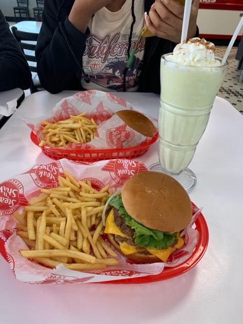 Burgers Fries And Shakes, Burger Fries And Milkshake, Burger And Fries Aesthetic, Diner Burger, Cafeteria Vintage, Sanrio Cafe, Shake Shack Burger, Steak N Shake, Diner Aesthetic