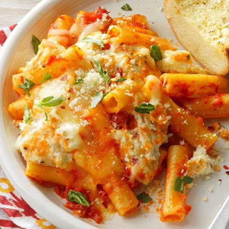 I don't know one family that doesn't have some crazy, hectic weeknights. This slow-cooker baked ziti recipe was a delicious, easy fix for a busy weeknight dinner for our family. —Christina Addison, Blanchester, Ohio The post Slow-Cooker Baked Ziti appeared first on Taste of Home. Slow Cooker Baked Ziti, Meatless Pasta, Slow Cooker Baking, Ziti Recipes, Baked Ziti Recipe, Slow Cooker Pasta, Best Slow Cooker, Baked Ziti, Pasta Shapes