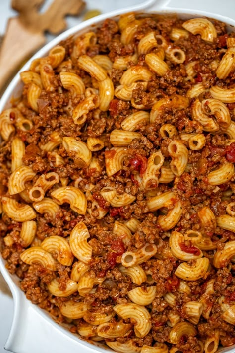 Old Fashioned Goulash Recipes, Best Goulash Recipes, Gymnastics Stunts, Easy Goulash Recipes, Ground Beef Breakfast, Savoury Mince, Old Fashioned Goulash, Goulash Recipe, Beef Meals