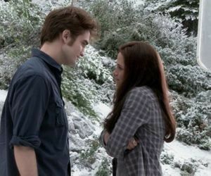 aesthetic winter season, Christmas, movies bella swan Edward Cullen, Robert Pattinson, Kristen Stewart together screen Twilight Icons, Edward Cullen Robert Pattinson, Moodboard Aesthetic, Edward Cullen, Bella Swan, Style Aesthetic, Robert Pattinson, Kristen Stewart, Fun Games