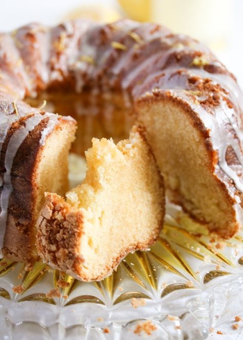 Limoncello Cake with Lemon Glaze – Bundt Cake Recipe Cheese Pound Cake Recipe, Pond Cake, Old Fashioned Pound Cake, Cream Cheese Pound Cake Recipe, Moist Pound Cake, Cheese Pound Cake, Pound Cake Recipe, Cream Cheese Pound Cake, Bundt Cakes Recipes