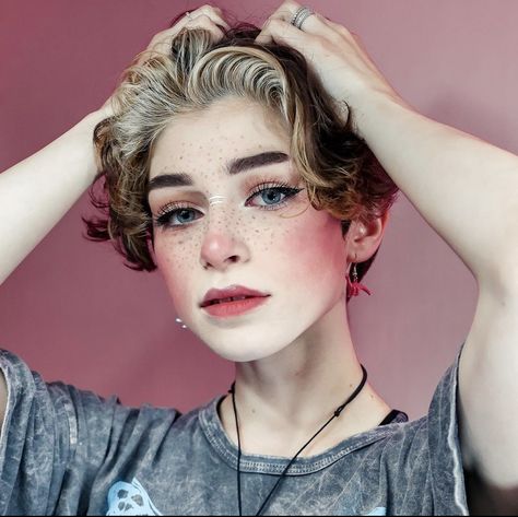 Addison Grace, Blonde Brown Eyes, Hair Inspiration Short, Eyes Blue, Hair Brown, Aesthetic People, Brown Blonde, Brown To Blonde, Hair Reference