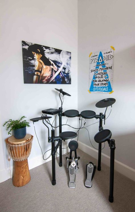 Drummer Room Ideas, Bedroom With Drums, Drum Kit In Bedroom, Drummer Bedroom Ideas, Small Drum Room Ideas, Drums Bedroom, Drums In Bedroom, Drum Set In Bedroom, Room With Drums