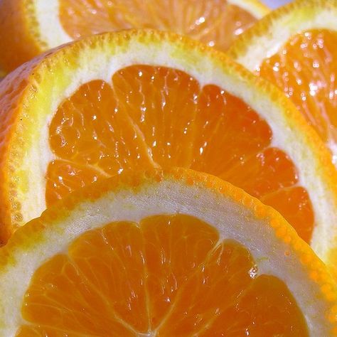 sliced oranges: whenever I see them sliced this way, all lit up from the sun, I think again of Karen Orange Orchard, Cooking Photos, Fresh Fruit Recipes, Orange Cut, Color Boards, Orange You Glad, Citrus Fruits, Orange Aesthetic, Oranges And Lemons