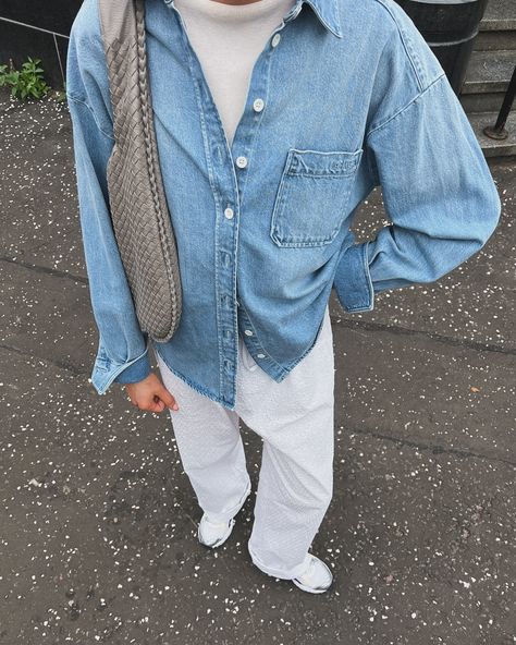 Poplin Shirt Outfit Street Styles, Button Down Shirt Outfit Casual, Poplin Shirt Outfit, Street Style Oversized, Fashion 90s Style, Style Capsule Wardrobe, Transitional Outfits, Style Capsule, 5 Outfits