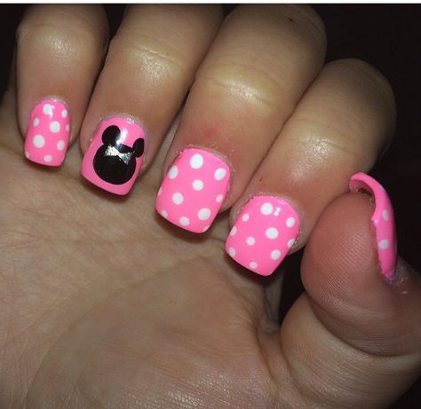 Pink Minnie Mouse nails Pink Minnie Mouse Nails, Disney Nails Art, Minnie Mouse Nail Art, Pink Bling Nails, Mouse Nails, Minnie Mouse Nails, Character Nails, Mickey Nails, Color For Nails