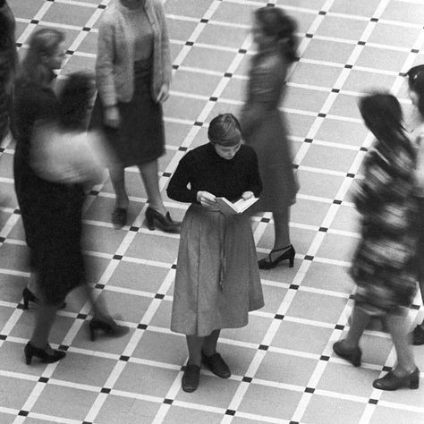 dark academia society on Instagram: “Photo by Alexander Sentsov (1980)” Black And White People, People Reading, The Bell Jar, Dark Academia Aesthetic, Academia Aesthetic, Vintage Photography, Dark Academia, Proverbs, Picture Show