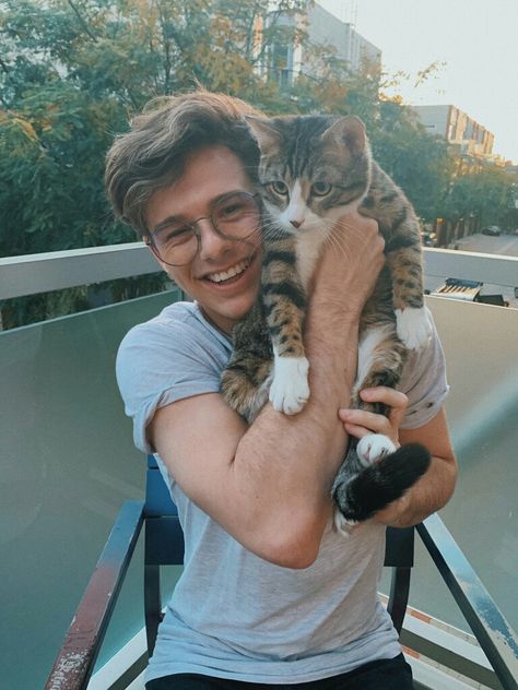 Nerdy Guys Awkward, Hot Nerdy Guy, Mikey Murphy, Blake Steven, Men With Cats, Nerdy Guys, Michael Murphy, Boys Glasses, Character Inspiration Male