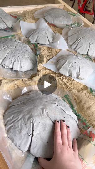 Mushroom Halloween Decorations, Diy Garden Mushrooms How To Make, How To Make Concrete Mushrooms, Diy Cement Mushrooms, Concrete Mushrooms Diy Yard Art, Diy Mushroom Garden Decor, Concrete Mushrooms Diy, Plaster Mushrooms, Mushroom Outdoor Decor