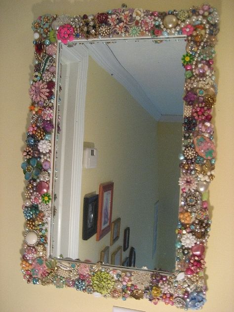 Ways to Upcycle Old Mirrors Old Mirrors, Jewelry Frames, Jewelry Mirror, Diy Mirror, Old Jewelry, Crafty Craft, A Mirror, Diy Schmuck, Diy Projects To Try