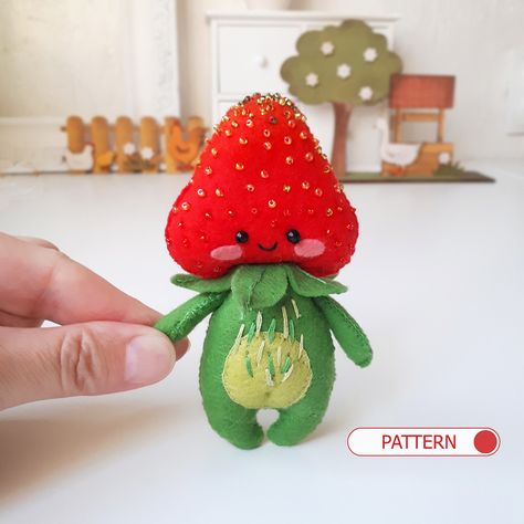 Felt Strawberry, Strawberry Cute, Felt Plushie, Felt Mushroom, Make Tutorial, Cute Decor, Felt Pattern, Toy Pattern, Diy Holiday Decor