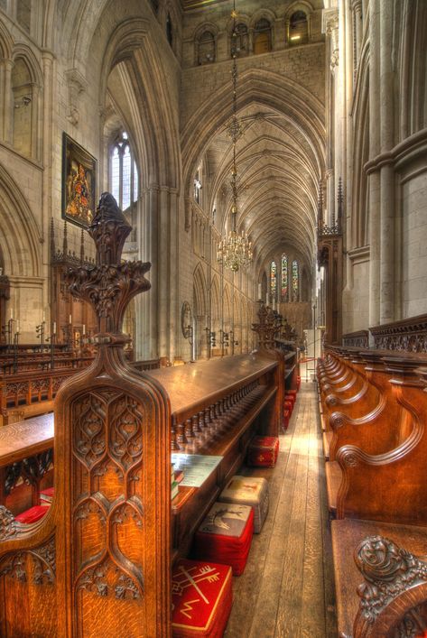 Southwark Cathedral, built in the 11th century, London. English Cathedrals, Southwark Cathedral, London Cathedral, Cathedral Architecture, Beautiful Churches, Church Interior, Old Churches, Cathedral Church, Places Of Worship