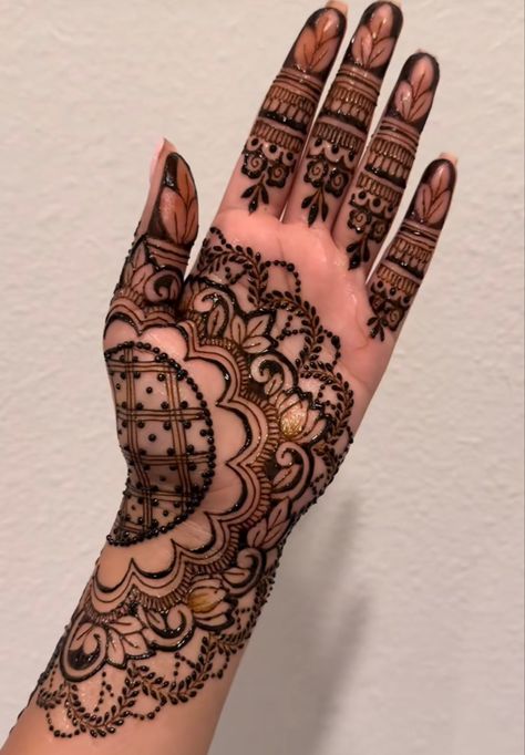 #hennaart #hennaart #hennadesigns #mhendi Indian Mehndi Designs For Hands, Mendhi Palm Design, Modern Mehndi Designs Palm, Beautiful Mehndi Design Front Hand, Henna Designs Full Hand, Simple Palm Mehndi Design, Mehendi Designs For Front Hands, Full Palm Mehndi Design, Full Back Hand Mehndi Designs