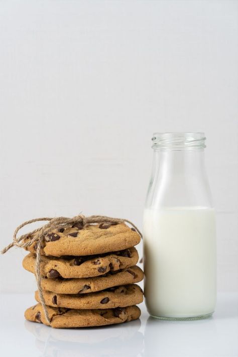 Cookies With Milk, Bottle Of Milk, Cooking Design, Cookie Images, Milk Cookies, Milk N Cookies, Milk Bottle, Christmas Paintings, Cookie Jars