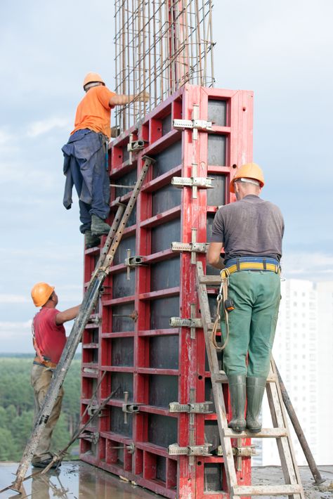 Ing Civil, Concrete Formwork, Architectural Materials, Construction Diy, House Design Pictures, Construction Workers, Hidden Rooms, Exposed Concrete, Construction Work