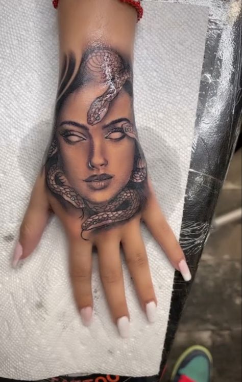 Full Hand Tattoos For Women Unique, Full Hand Tattoo, Medusa Tattoo Design, Hand Tattoos For Girls, Hand And Finger Tattoos, Cute Hand Tattoos, Palm Tattoos, Neck Tattoos Women, Tattoos Geometric