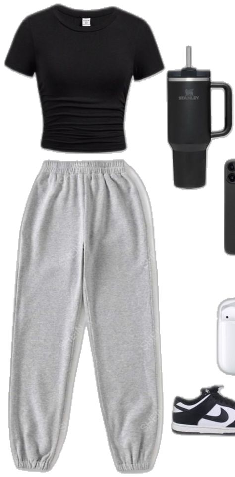 Black Sweatpants Outfit, Sweatpants Outfits For School, Cute Sweatpants Outfit, Cute Sweatpants, Sweatpants Outfit, Black Sweatpants, Outfit Idea, Cute Outfit, School Outfits