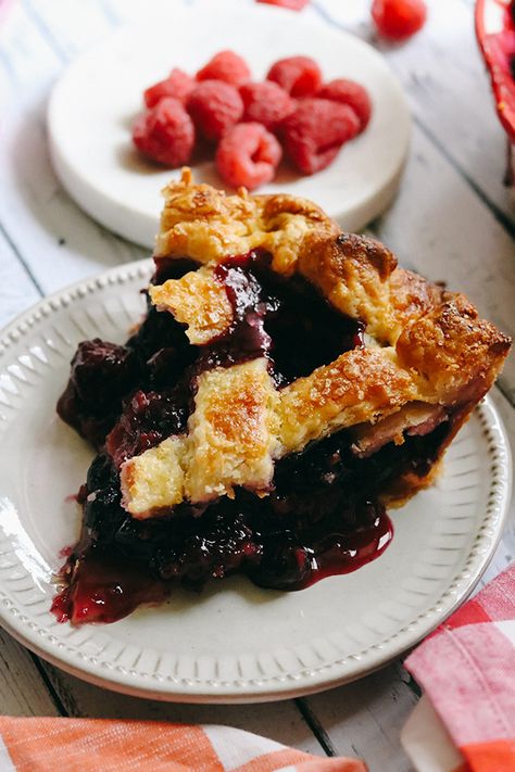 Red Black and Blue Berry Pie | Joanne Eats Well With Others Easy Blueberry Pie, Almond Pie, Mixed Berry Pie, Homemade Cherry Pies, Fruit Pie Filling, Blackberry Pie, Blackberry Recipes, Joy The Baker, Berry Cobbler