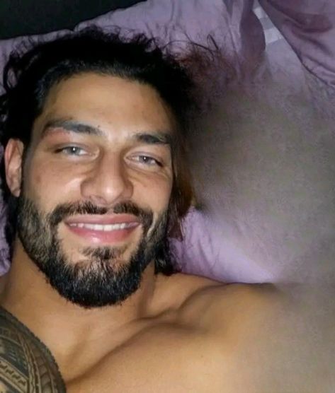 Roman Reigns Selfie, Roman Rains, Roman Reigns New Images, Roman Reigns Shield, Roman Rings, Roman Reigns Gif, Soulmates Forever, Broken Iphone, Roman Reigns Family