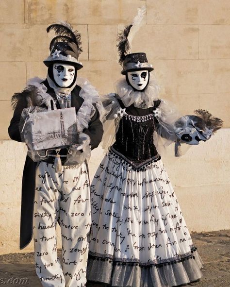 Goth Subcultures, Ghost Outfit, Types Of Goth, Choose Your Character, Cool Mask, Masquerade Carnival, Gothic Princess, Goth Subculture, Venetian Carnival