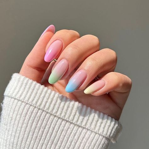 Ombre Nails Designs and Ideas with Full Tutorials ★ Unghie Sfumate, Ombre Manicure, Nails Ombre, Airbrush Nails, Ombre Nail, Gel Nail Extensions, Edgy Nails, Colorful Nails, Polish Ideas