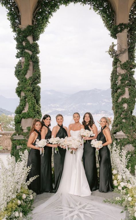 Timeless Wedding Theme Bridesmaid Dresses, Old Money Bridesmaids, Italian Wedding Aesthetic Bridesmaids, Timeless Garden Wedding, Classic Wedding Aesthetic Bridesmaids, Black Bridesmaid Dresses White Flowers, Vintage Hollywood Wedding, Black And White Wedding Theme, Wedding Notes