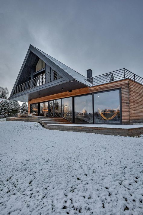 The Lesser Polish Eaves Cottage is a house which was inspired by the Polish wooden arcade architecture. Eaves houses located in the market square of Lanckorona are an interesting example of such architectural solutions. #architecture #architect #amazingarchitecture #design #interiordesign #interiordesigner #decor #homedecor #home #house #luxury #diy #travel #amazing #photography #realestate #casa #arquitecto #arquitectura #decoration #poland #cottage #woodenhouse #livingroom #polish Arcade Architecture, Attic House, House Design Exterior, Modern Barn House, A Frame House, House Extensions, Design Case, Barn House, Modern House Exterior