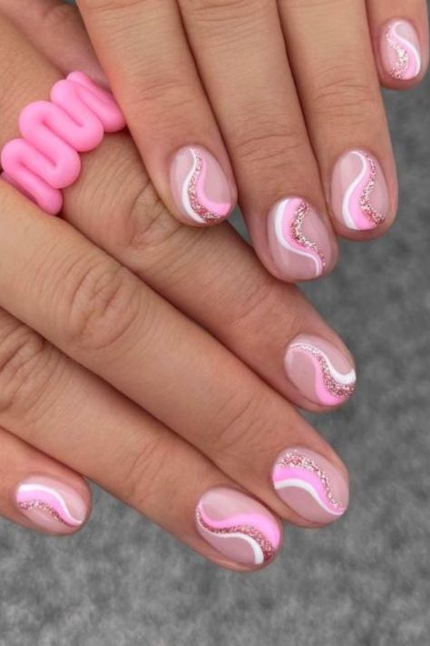 Check out some gorgeous short nail designs whether you want to DIY your own or go to the salon, this post is packed with inspo for you! Do It Yourself Nails, Teen Nails, Simple Gel Nails, Summery Nails, Cute Gel Nails, Fake Nail, Short Acrylic Nails Designs, Short Nail Designs, Dipped Nails