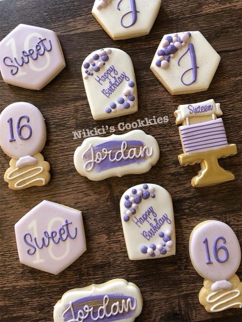 Sweet 16 Cookies Purple, Purple And Gold Cookies, Sweet 16 Cookie Ideas, Purple Birthday Cookies, Sweet 16 Desserts, 16th Birthday Cookies, Sweet 16 Food Ideas, Sweet 16 Food, Sweet 16 Cookies