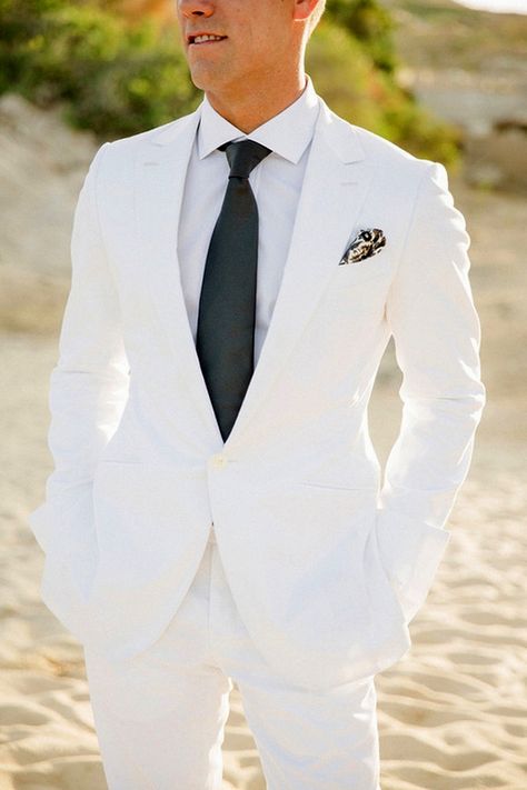 Ivory White Groom Suits / http://www.himisspuff.com/groom-fashion-inspiration-45-groom-suit-ideas/8/ Chambelanes Outfits, Linen Wedding Suit, White Tuxedo Wedding, Mens White Suit, White Wedding Suit, Baju Kahwin, Terno Slim, White Tux, Suit Groom