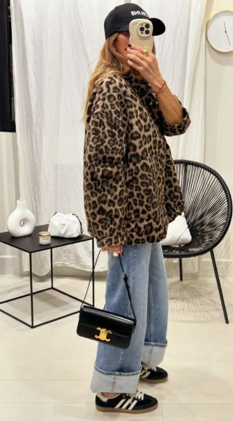 Leopard 2024 Trend, Leopard Print Jacket Outfit Winter, Cheetah Coat Outfit, Cheetah Jacket Outfit, Leopard Print Jeans Outfit, Leopard Sweater Outfit, Leopard Coat Outfit, Leopard Pants Outfit, Rocker Chic Outfit