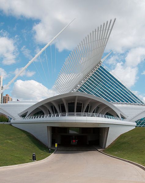 File:Art Museum Milwaukee Wisconsin Milwaukee Public Museum, Biomorphic Architecture, Milwaukee Art Museum, Milwaukee Art, Science Museum, Milwaukee Wisconsin, Summer Lovin, Kiosk, Gender Reveal