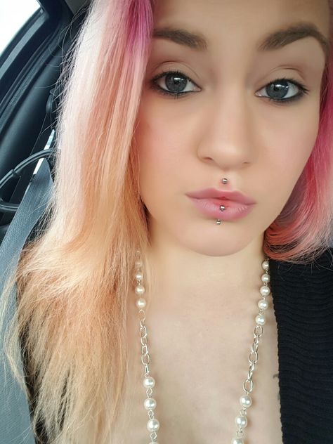 Got my medusa and vertical labret 💋 Medusa And Ashley Piercing, Ashley Piercing, Vertical Labret, Piercing Inspo, Labret Piercing, Body Modifications, Body Mods, Arrow Necklace, Piercings