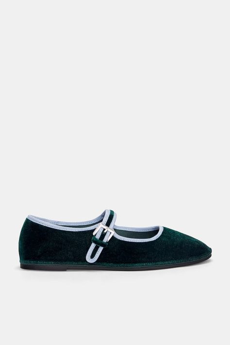 Velvet ballet flats Velvet Ballet Flats, Alternative Shoes, Velvet Flats, Jairzinho, Pull & Bear, Dream Shoes, Spring Shoes, Ballerinas, Shades Of Blue