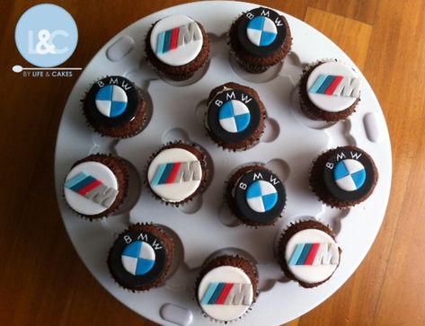 cake idea for BMW lovers...   By Life & Cakes Birthday Cakes For Car Lovers, Bmw Birthday Party Ideas, Bmw Cookies, Bmw Cake Ideas, Bmw Cupcakes, Mechanic Cake, Bmw Cake, Cupcakes For Men, Cars Birthday Cake