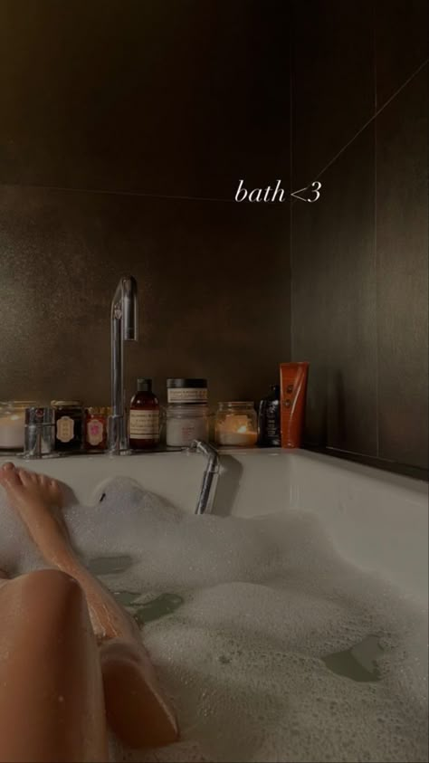 At Home Spa Aesthetic, Aesthetic Bath, Bath Aesthetic, Relaxing Bath, Poses Para Fotos Sexis, Dream Lifestyle, Night Routine, Instagram Story Ideas, Luxury Life