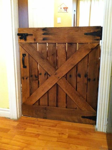 Cool Baby or Dog Gate Made With Only One Pallet  #gate #kids #recyclingwoodpallets I took an old pallet, took it apart and looking at a picture of an old barn door, designed this gorgeous gate. I added a quick coat of stain and there... Barn Door Baby Gate, Pallet Barn, Wood Pallet Recycling, Old Barn Doors, Door Diy, Recycled Pallet, Recycled Pallets, Dog Gate, Pallet Crafts