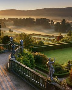 Castle Aesthetic Dress, Castle Terrace, Powis Castle, Castle Grounds, Castle Exterior, British Decor, Fairytale House, Castle Aesthetic, Castle Garden