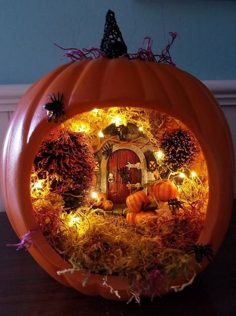 Pumpkin Diorama Ideas, Pumpkin House Carving Ideas, Halloween Diaroma Ideas, Pumpkin Diaromas, Halloween Pumpkin Contest Ideas, Pumpkin Diaramas, Halloween Diaroma, Fall Diorama, Pumpkin Houses