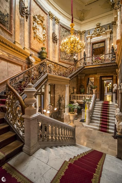 بيوت ملكية, Mansion Homes, Architecture Baroque, Palace Interior, Castles Interior, Baroque Architecture, Mansion Interior, Luxury Homes Dream Houses, Grand Staircase