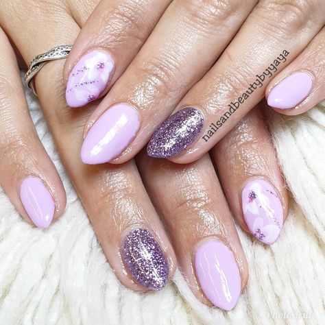 Pink And Lilac Nails, Nail Designs Lilac, Nails Art Flowers, Nail Designs Summer Neon, Calgel Nails, Flowers Nail Art, Nails Flowers, Lilac Colour, Lilac Nails