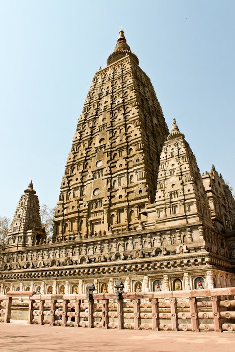 Mahabodhi Temple, Bodh Gaya, Indian Temple Architecture, Types Of Architecture, Asian Architecture, Temple Architecture, Indian Temple, Historical Monuments, Ancient India