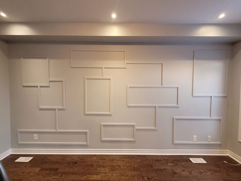 Moulding Design, Cladding Wall, Wall Molding Design, Wainscoting Wall, Fireplace Diy, Staircase Interior Design, Down Ceiling Design, Wall Moulding, Living Room Wall Designs