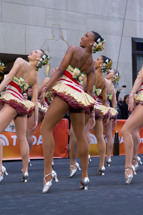 Rockettes perform at Rockefeller Plaza on the Today Show. Rockettes Christmas, Rockefeller Plaza, Carnival Girl, Ballerina Outfit, Christmas Spectacular, Dance Dreams, Radio City Music Hall, Cheer Dance, Go To New York