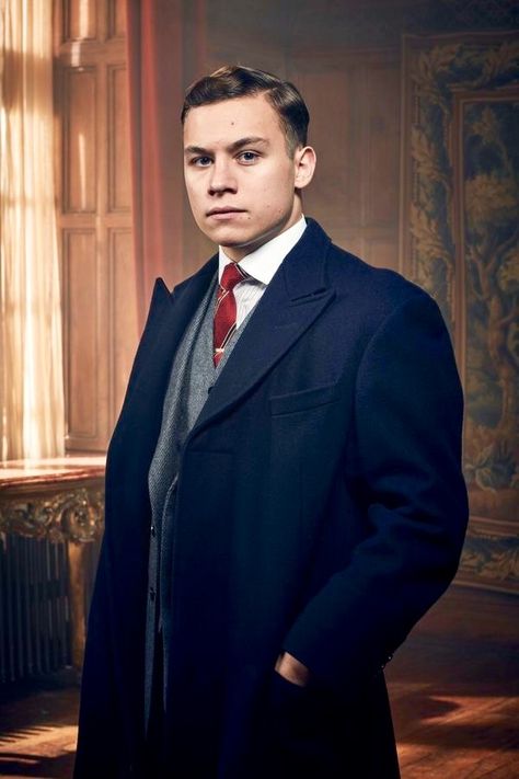 Finn Cole As Michael Gray In Peaky Blinders. He's the Son of Polly Gray, who was taken from her when he was young. He is a member of the Peaky Blinders and is also a member of the Shelby Family.‼️ Peaky Blinders Michael Gray, Peaky Blinders Michael, Michael Peaky Blinders, Peaky Blinders Hair, Peaky Blinders Actors, Gangster Suit, Peaky Blinders Costume, Suit Overcoat, Michael Gray