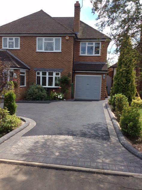 Front Driveway Ideas, Front Garden Ideas Driveway, Front Garden Ideas, Tarmac Driveways, Block Paving Driveway, Garden Ideas Driveway, Brick Driveway, Resin Driveway, Driveway Installation