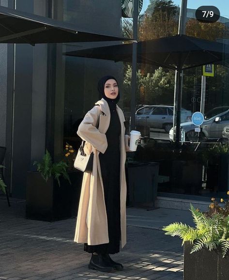 Hijabi Long Coat Outfit, Hijab Winter Outfits Coats, Turkey Winter Outfit, Abaya With Coat, Winter Muslim Outfits, Muslim Winter Outfits, Proper Hijab, Hijab Coat, Abaya Aesthetic